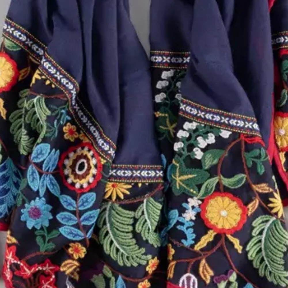 Embroidered scarfs - Picture 8 of 10